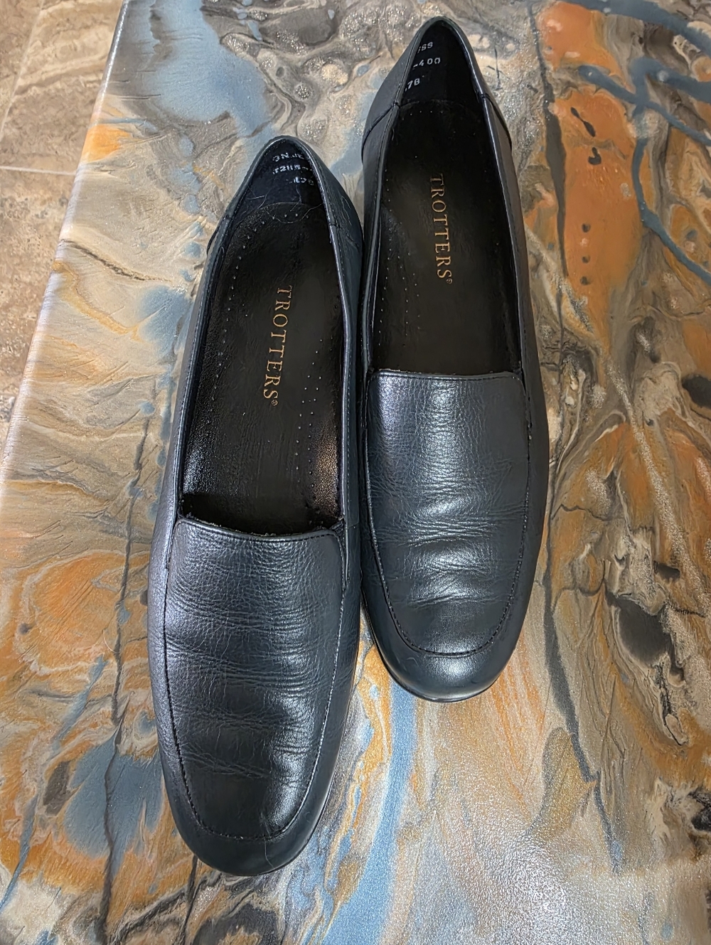 Trotters Jess Navy Blue Women's Slip On Comfort Leather Loafer, size 9 N